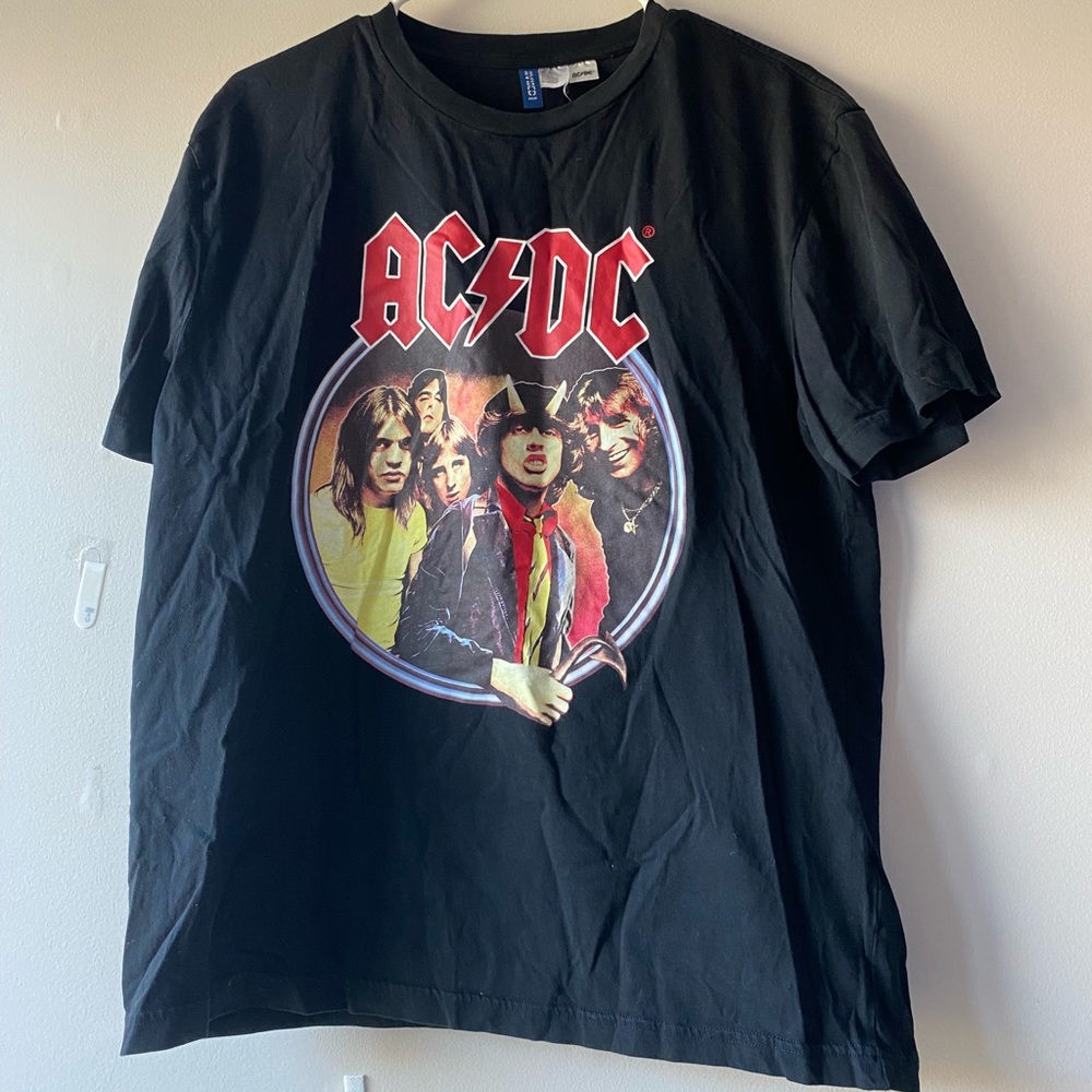 ACDC h&m shirt
